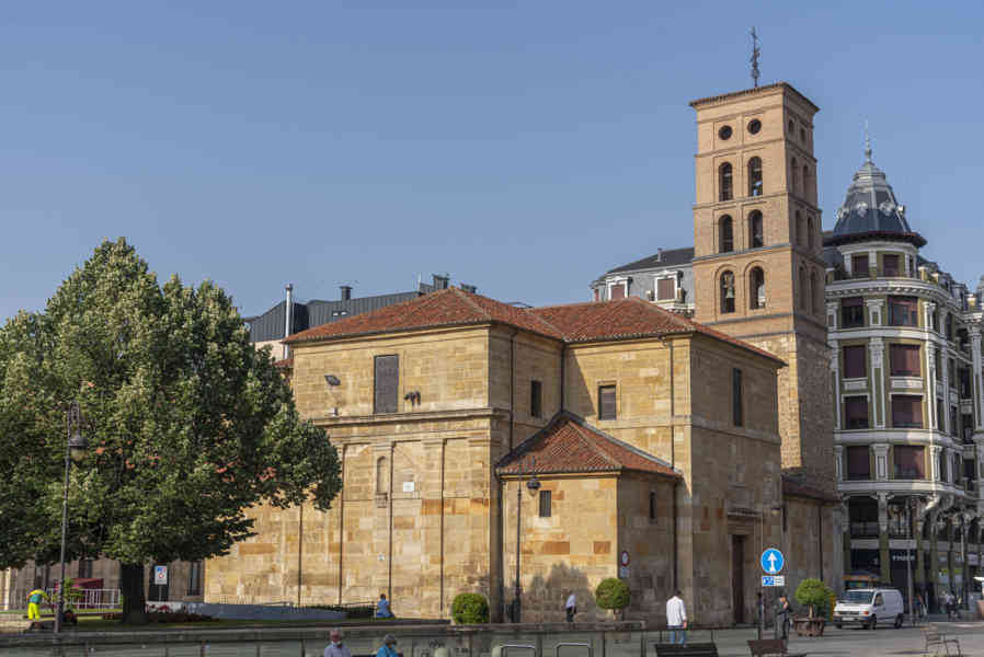 León 076 - iglesia de San Marcelo.jpg